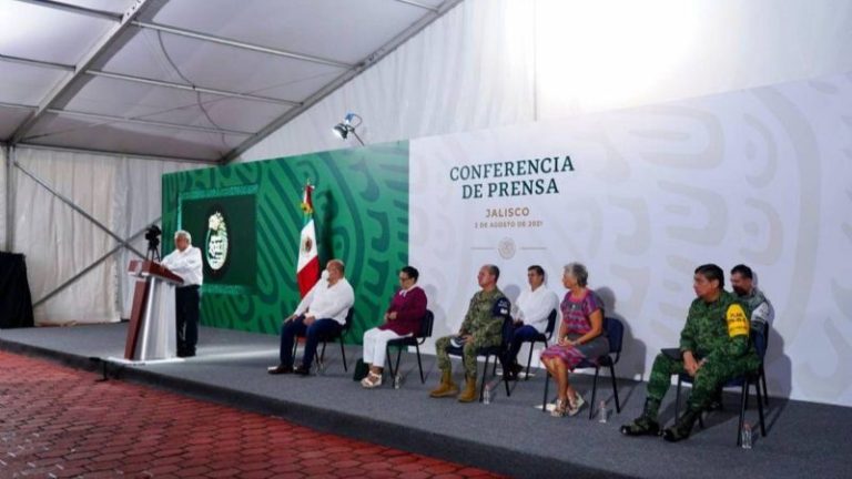 “Vamos avanzando” en seguridad, insiste AMLO y afirma: lo que más preocupa a la gente son los baches