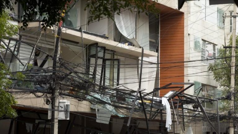 Vecinos de Xoco alertaron del olor a gas hace días; una explosión dejó 21 heridos y un muerto 