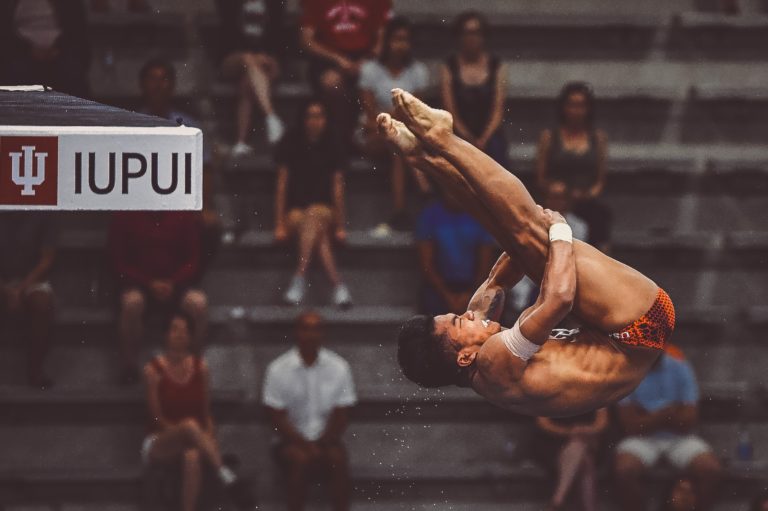 La historia Jordan Pisey Windle, atleta olímpico adoptado por un padre homosexual