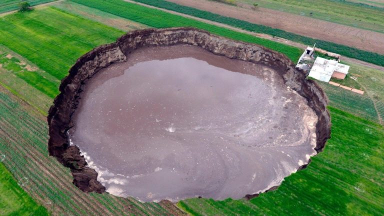 Socavones en México no son novedad