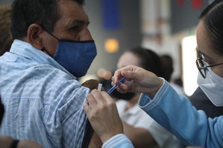 A la espera de más vacunas en Aguascalientes, incrementan los contagios de covid-19