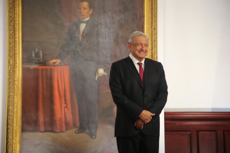 Contra la simulación de la 4T, una historia diferente/ Bravuconadas 