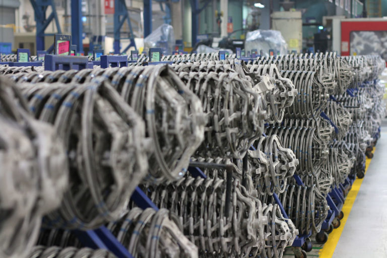 Caen drásticamente la producción, exportación y ventas de la industria automotriz en México