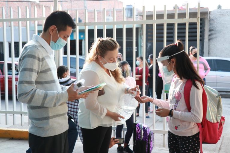 Las escuelas de Aguascalientes podrían ser centros de vacunación para los niños