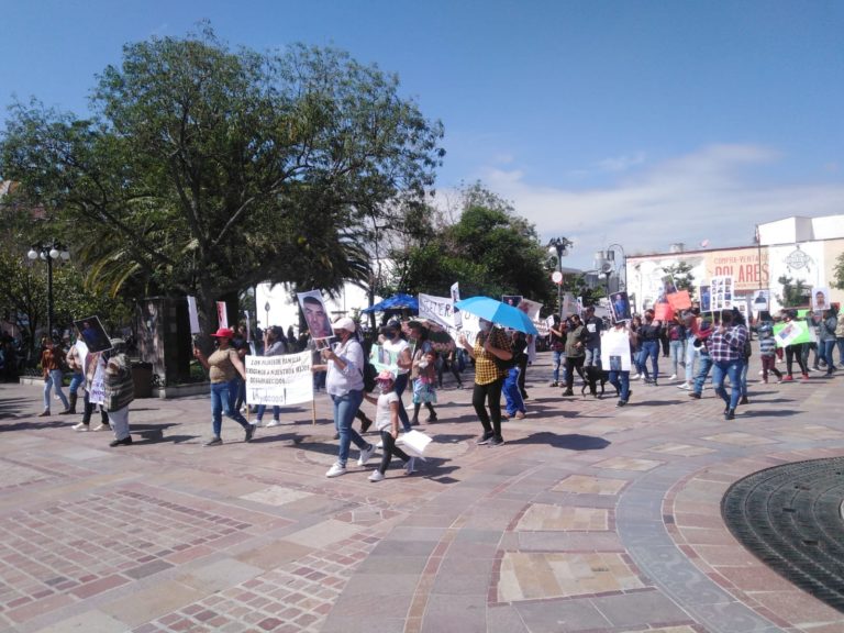 Marchan familias en Teocaltiche para exigir busquen a sus desaparecidos