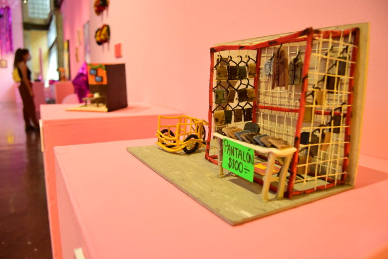 Nuestros XV una exposición colectiva de la Galería en la Universidad de las Artes