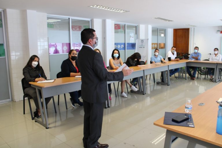 CMOV estuvo presente en la conferencia Ética y Ley