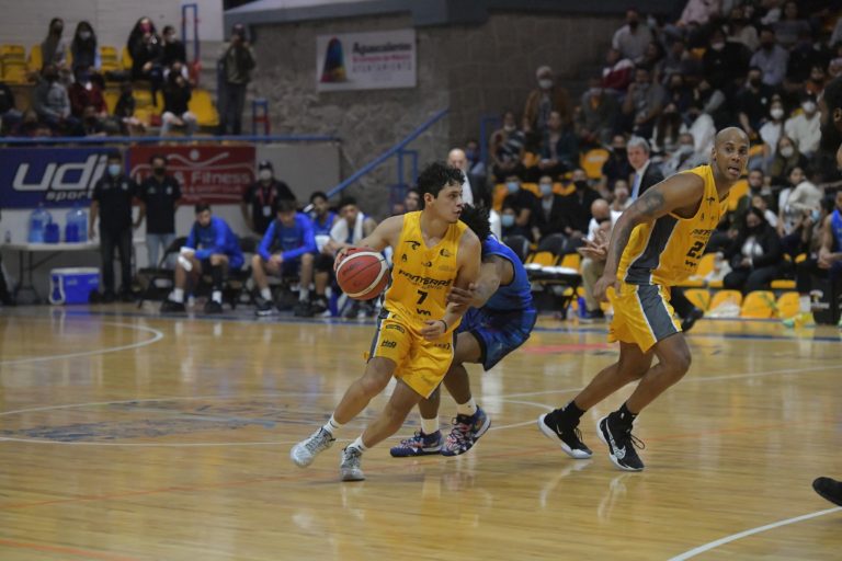 Iván Montano debuta con Panteras