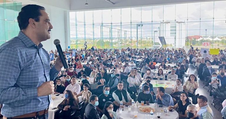 Antonio Martín del Campo se reúne con militantes panistas de Aguascalientes