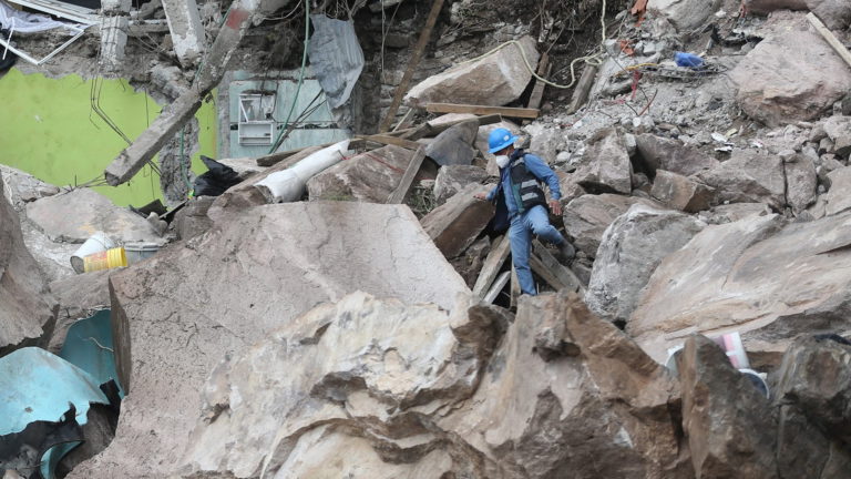 AMLO anuncia plan para reubicar a personas en riesgo de derrumbes por el Chiuihuite