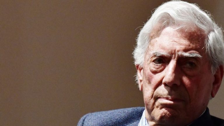 Vargas Llosa visitará México para promocionar serie documental de su vida