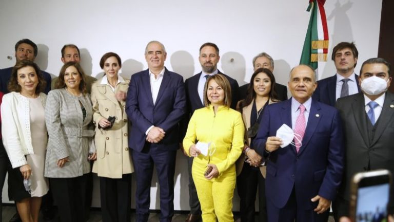 Panistas firman la Carta Madrid, impulsada por el partido ultraderechista español Vox