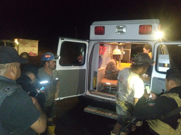 Rescatan a cuatro mineros atapados en carbonera de Escobedo, Coahuila