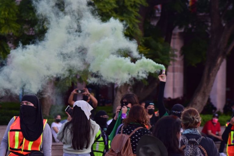Ante manifestación feminista, CDHEA emitió medida cautelar para corporaciones policiacas