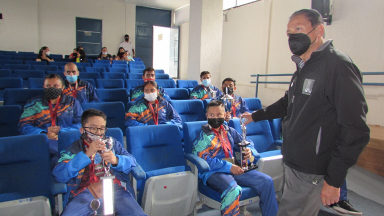 Director del IDEA felicitó a los medallistas del Campeonato Nacional de Kickboxing