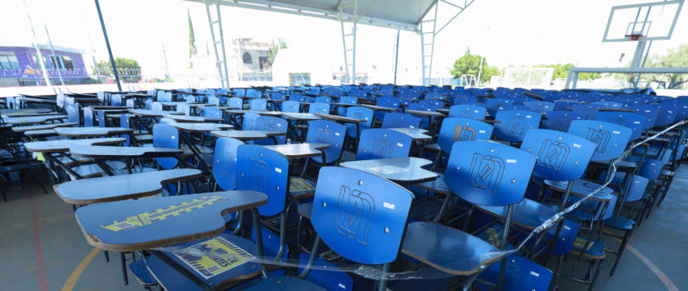 UAA donó más de mil pupitres a diversas instituciones educativas