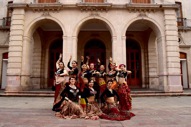 ¿Sabes que es el Fat Chance Belly Dance? Aquí te explicamos de que trata este nuevo baile