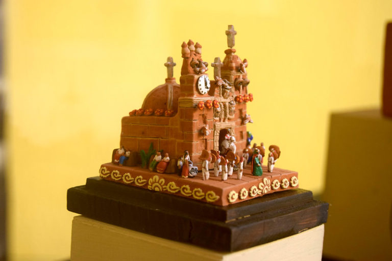 “El tamaño no importa” artesanías en miniatura se exhiben en la Casa de la Cultura Víctor Sandoval