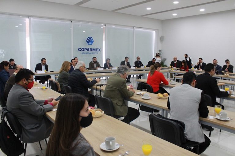 Comparece presidente de la Mesa Directiva del Congreso ante empresarios de Aguascalientes