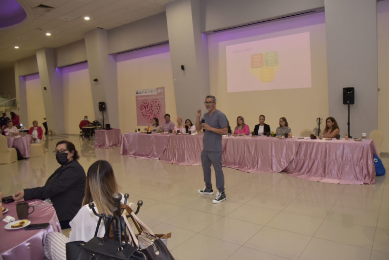 DIF Estatal se une a campaña para apoyar en la lucha contra el cáncer de mama