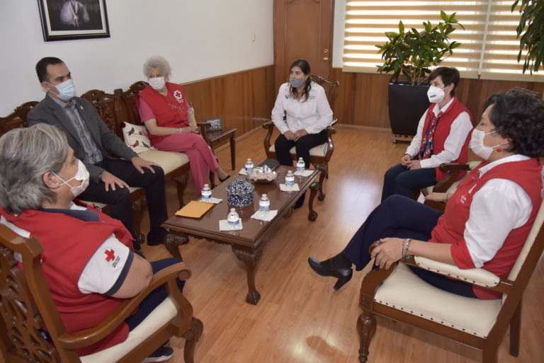 Cruz Roja recibe donativo de colaboradores de la Sedec