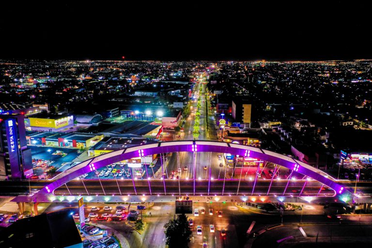 Aguascalientes se iluminó de rosa por el mes de la lucha contra el cáncer de mama