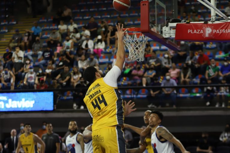 Panteras de Aguascalientes  remonta y vence a Astros 80-82