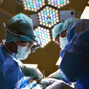 Medicos-y-enfermeras-no-podran-negarse-a-practicar-un-aborto