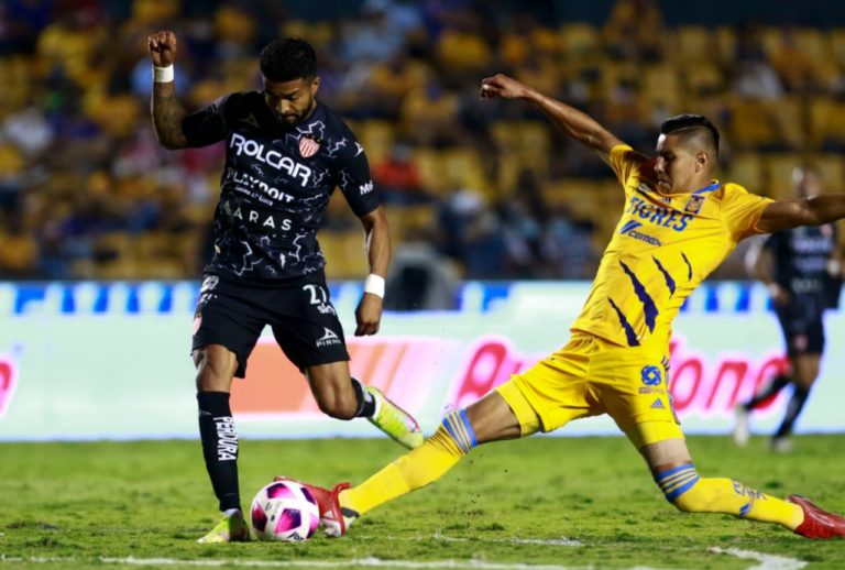 Necaxa y Tigres repartieron unidades en Monterrey