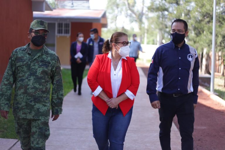 Alcaldesa de Aguascalientes visitó el bachillerato militarizado del fraccionamiento José López Portillo