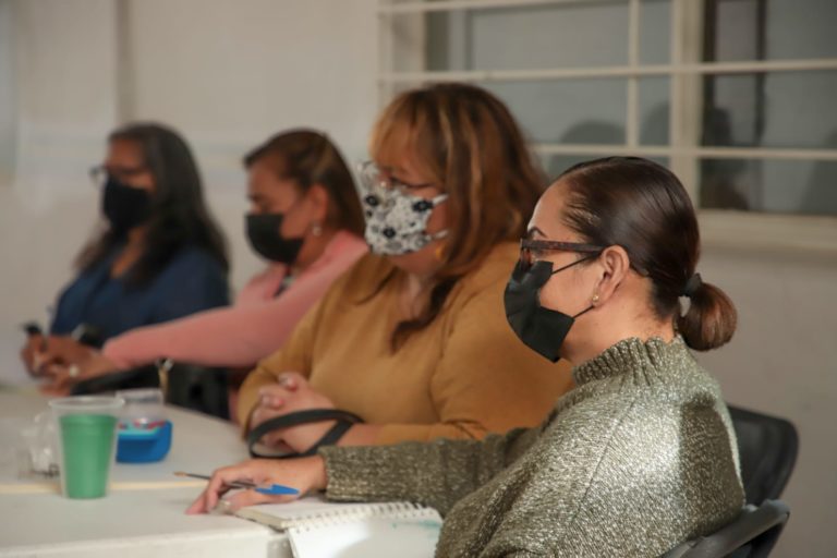 Mujeres de Jesús María aprenden a elaborar velas