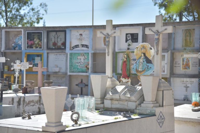 Alistan en Jesús María operativo en panteones por Día de Muertos