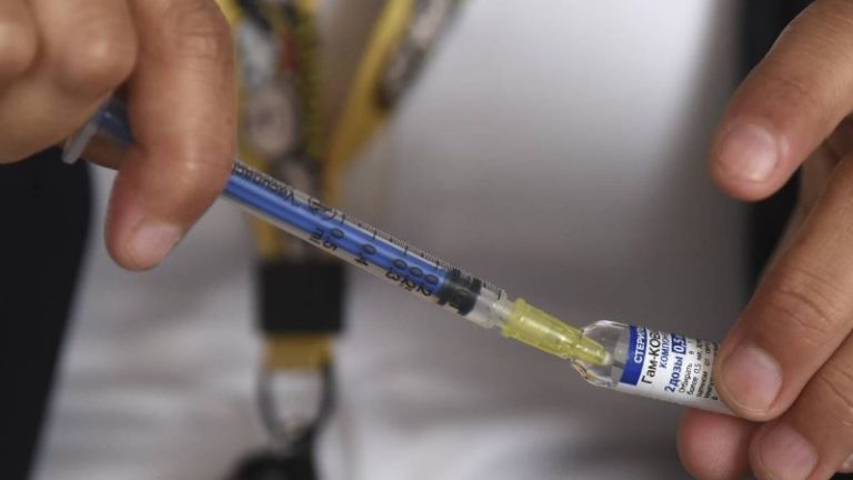 El gobierno impugnará la orden del juez de vacunar contra covid-19 a todos los menores de 12 a 17 años