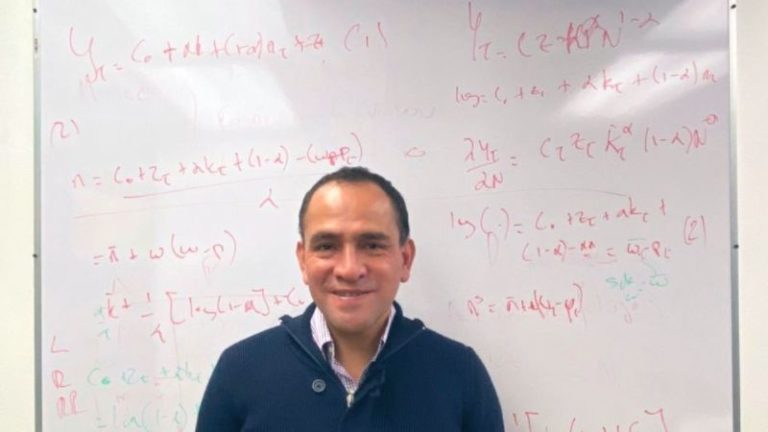 En el Colmex no usaré corbata, pero sí debo arrastrar el lápiz y el plumón, dice Arturo Herrera