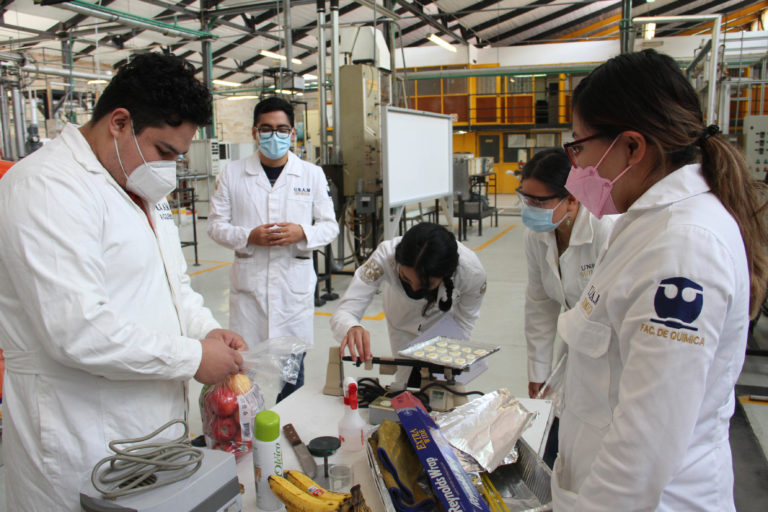 Química: entre la ciencia básica y la aplicada   