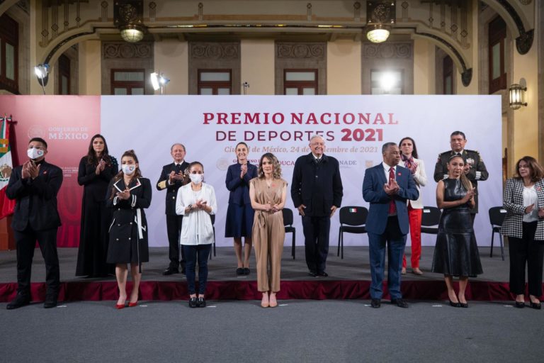 Presidente reconoce esfuerzo de atletas en entrega del Premio Nacional de Deportes 2021