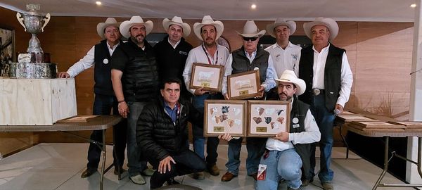 Entregan reconocimientos a los ganadores del Primer Campeonato ACREA, en Aguascalientes