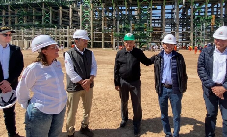 López Obrador visita refinería de Tula, Hidalgo; reafirma compromiso de concluir planta coquizadora