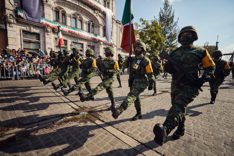 Nadie supervisa al Ejército; falta civilidad por encima de los militares