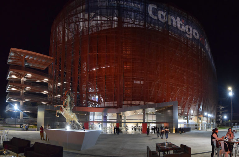 Vertiginosamente gira la ruleta charra