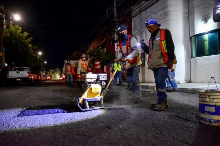 Refuerza presidencia municipal en Aguascalientes trabajos nocturnos de rehabilitación de vialidades