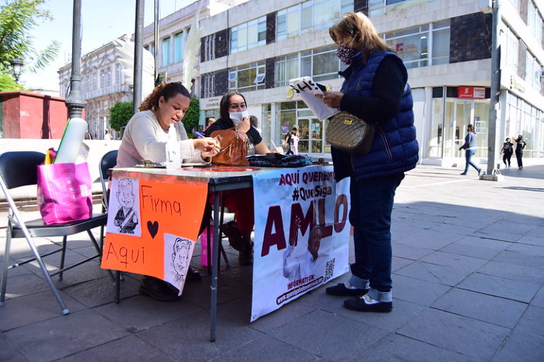 Por la Revocación de Mandato