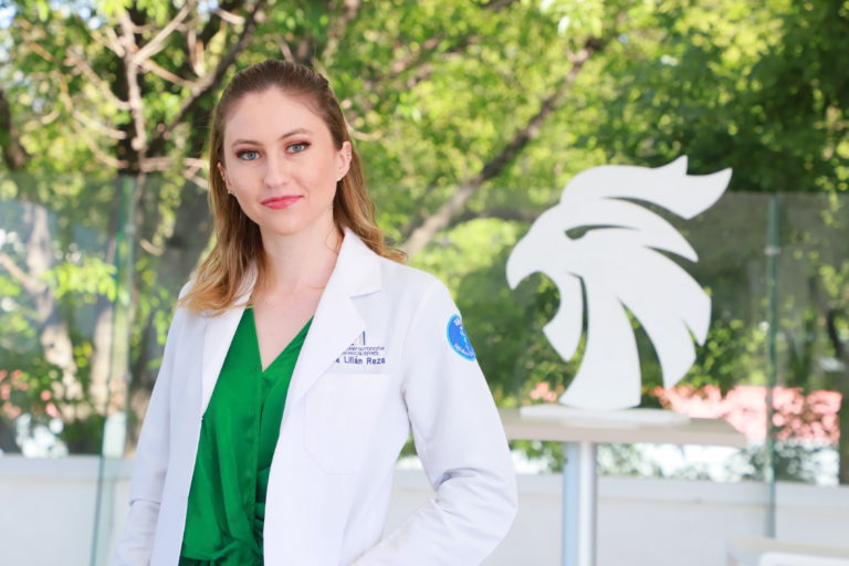 Egresada de la UAA recibe premio Pfizer a la Excelencia Académica 2021 