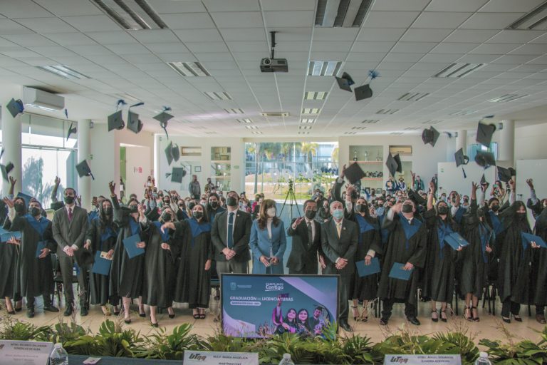 UTNA entregó títulos universitarios a 517 estudiantes de 11 carreras distintas