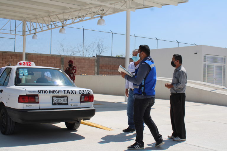 Taxistas de Aguascalientes deben realizar revista documental y física