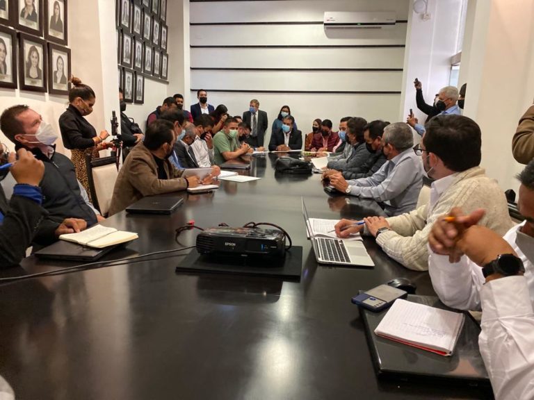 Se reúne Antonio Arámbula con diputados de la Comisión de Fortalecimiento Municipal