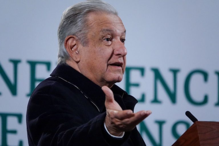 AMLO rechaza crear fondo para Acapulco con excedentes petroleros