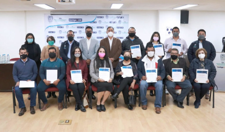 Premia IEA a docentes innovadores con mejores prácticas educativas