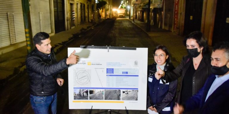Realizan rehabilitación nocturna de vialidad en la zona centro de Aguascalientes
