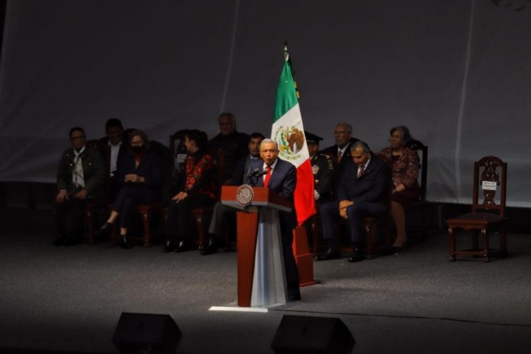 “Al carajo con ese cuento”, dice AMLO sobre favorecer primero “a los de arriba”
